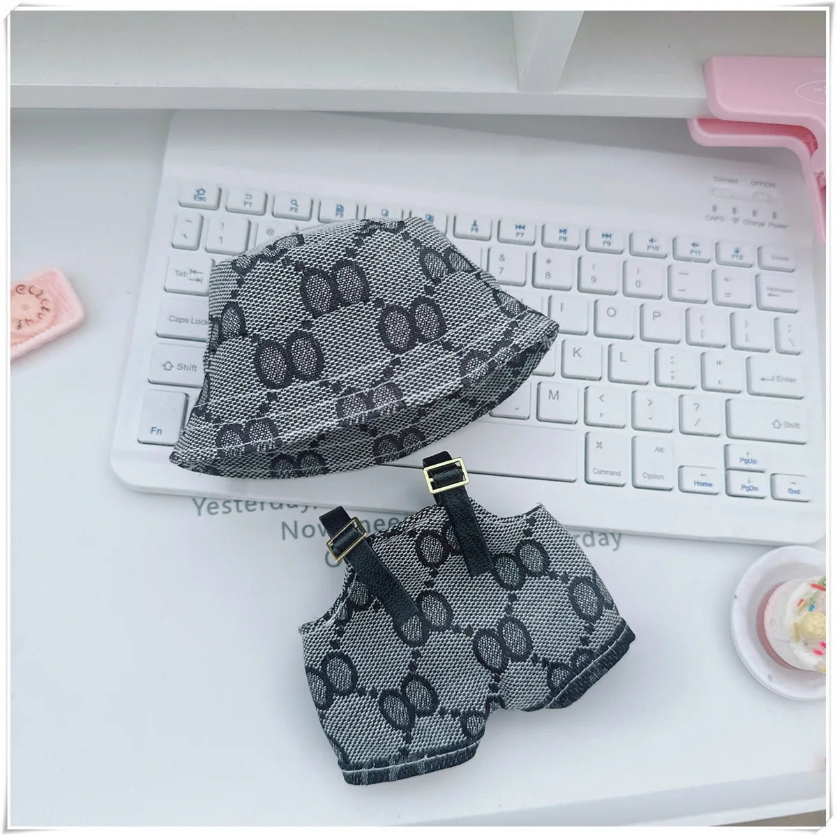 Labubu Sitting Party Glasses Set