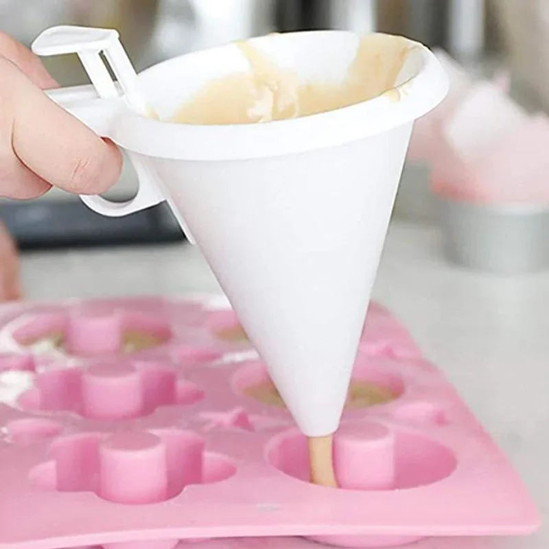 Adjustable Hand-held Baking Funnel