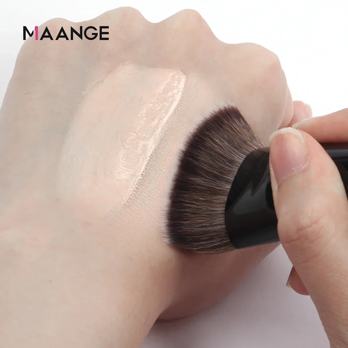 MAANGE Flat Round Foundation Brush